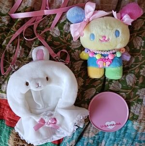 Sanrio Usahana Pitatto plush stand and carrier bag